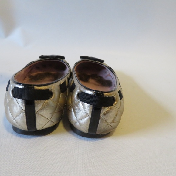 MARC JACOBS GOLD QUILTED LEATHER BLACK FLATS 6.5 - Picture 5 of 7